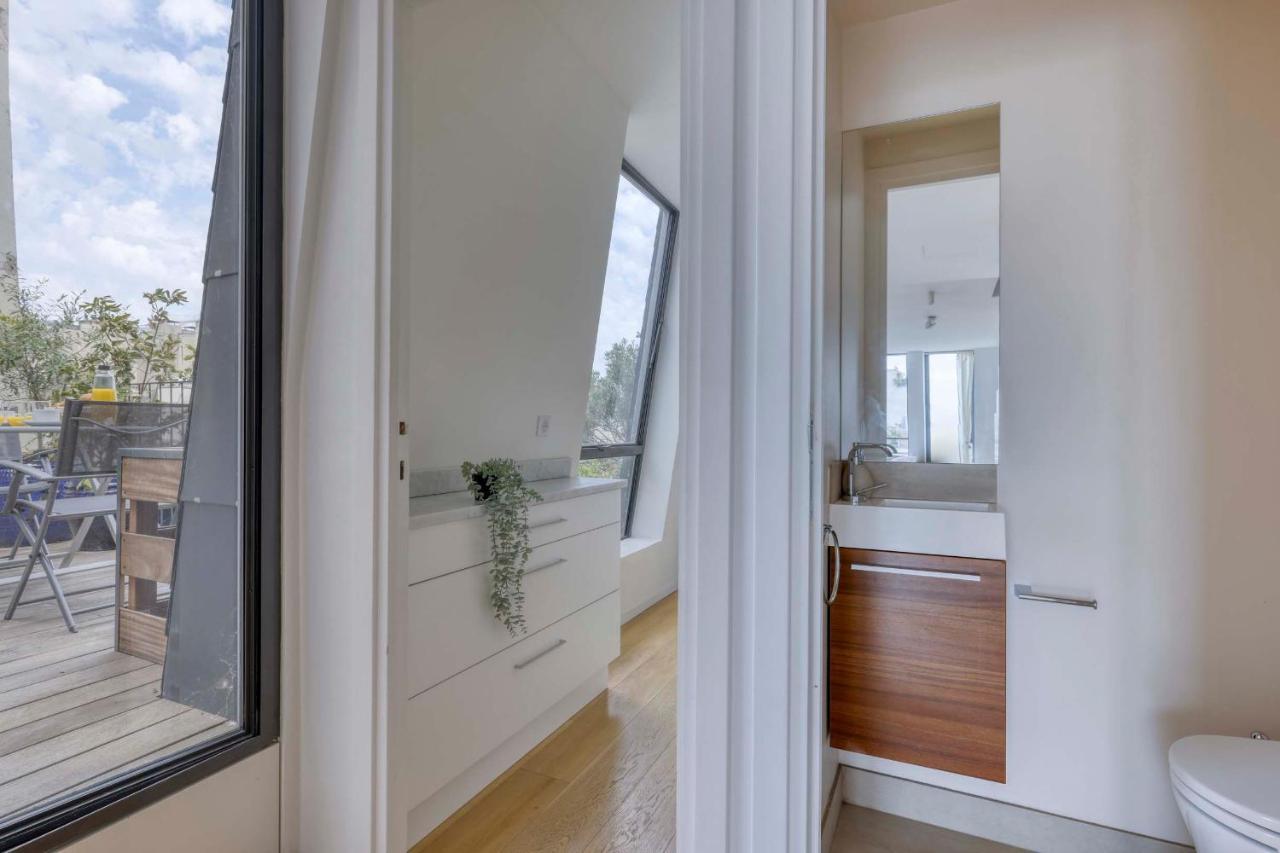 Luxury Penthouse With A/c Terrace & View-le Marais Parigi