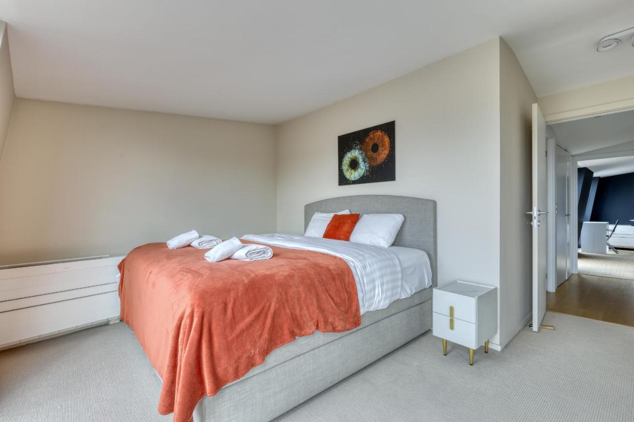 Luxury Penthouse With A/c Terrace & View-le Marais Parigi