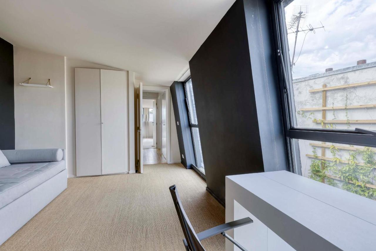 Luxury Penthouse With A/c Terrace & View-le Marais Parigi