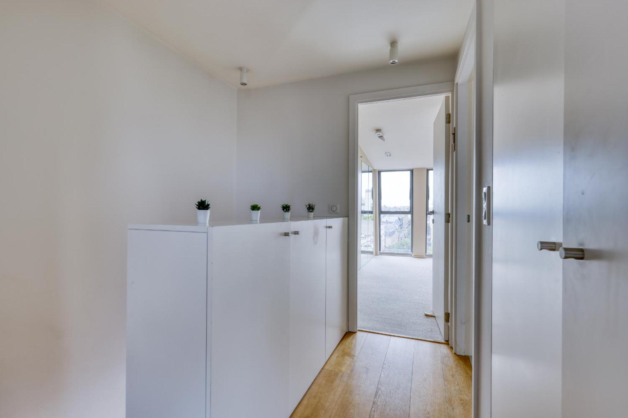 Luxury Penthouse With A/c Terrace & View-le Marais Parigi