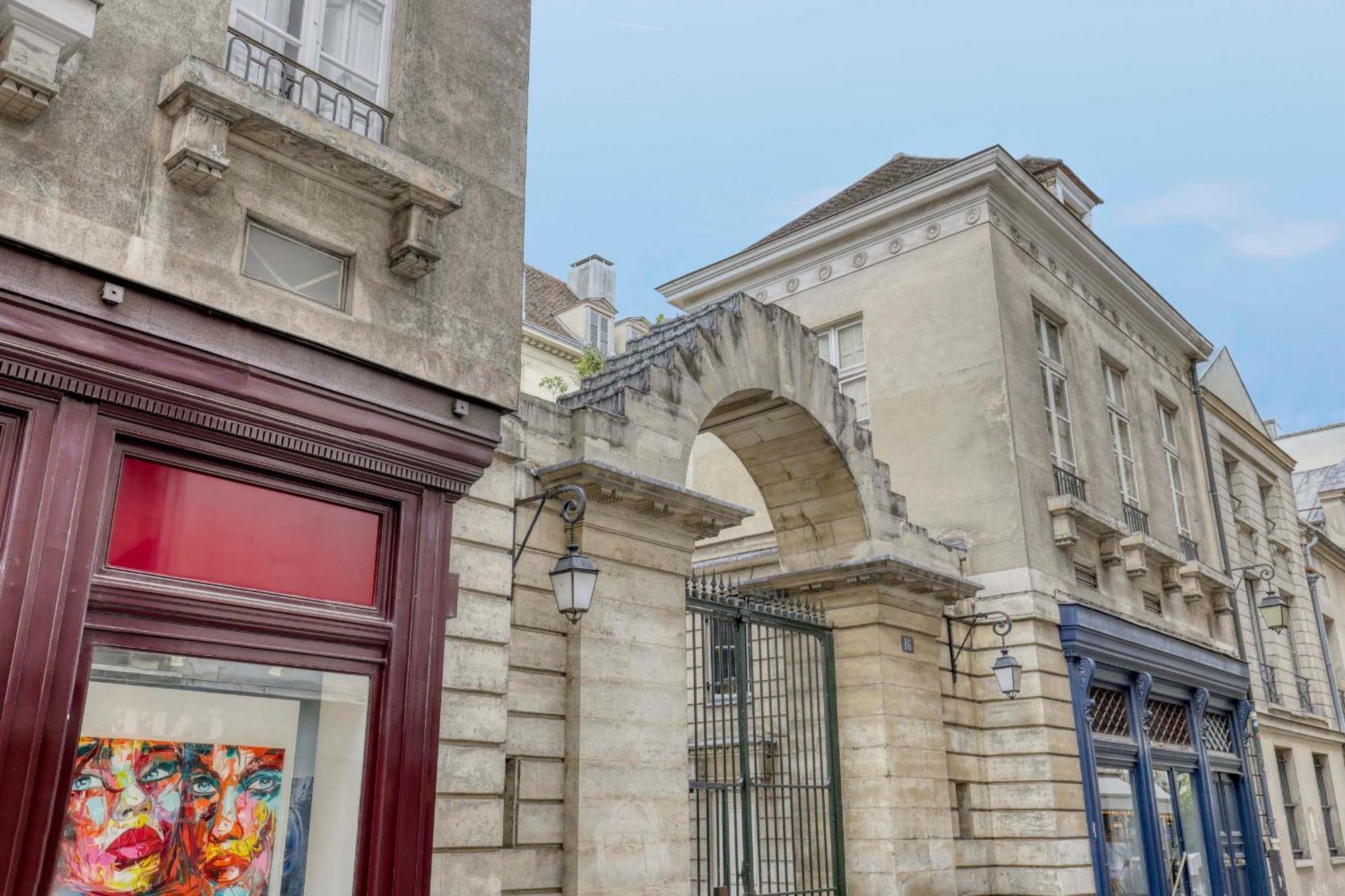 Luxury Penthouse With A/c Terrace & View-le Marais Parigi