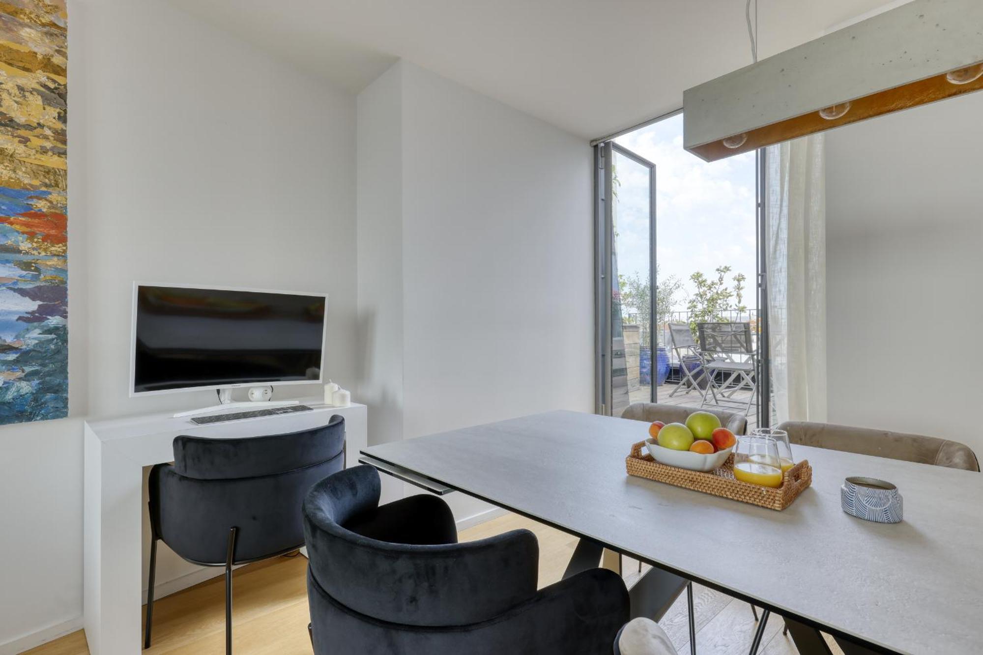 Luxury Penthouse With A/c Terrace & View-le Marais Appartamento