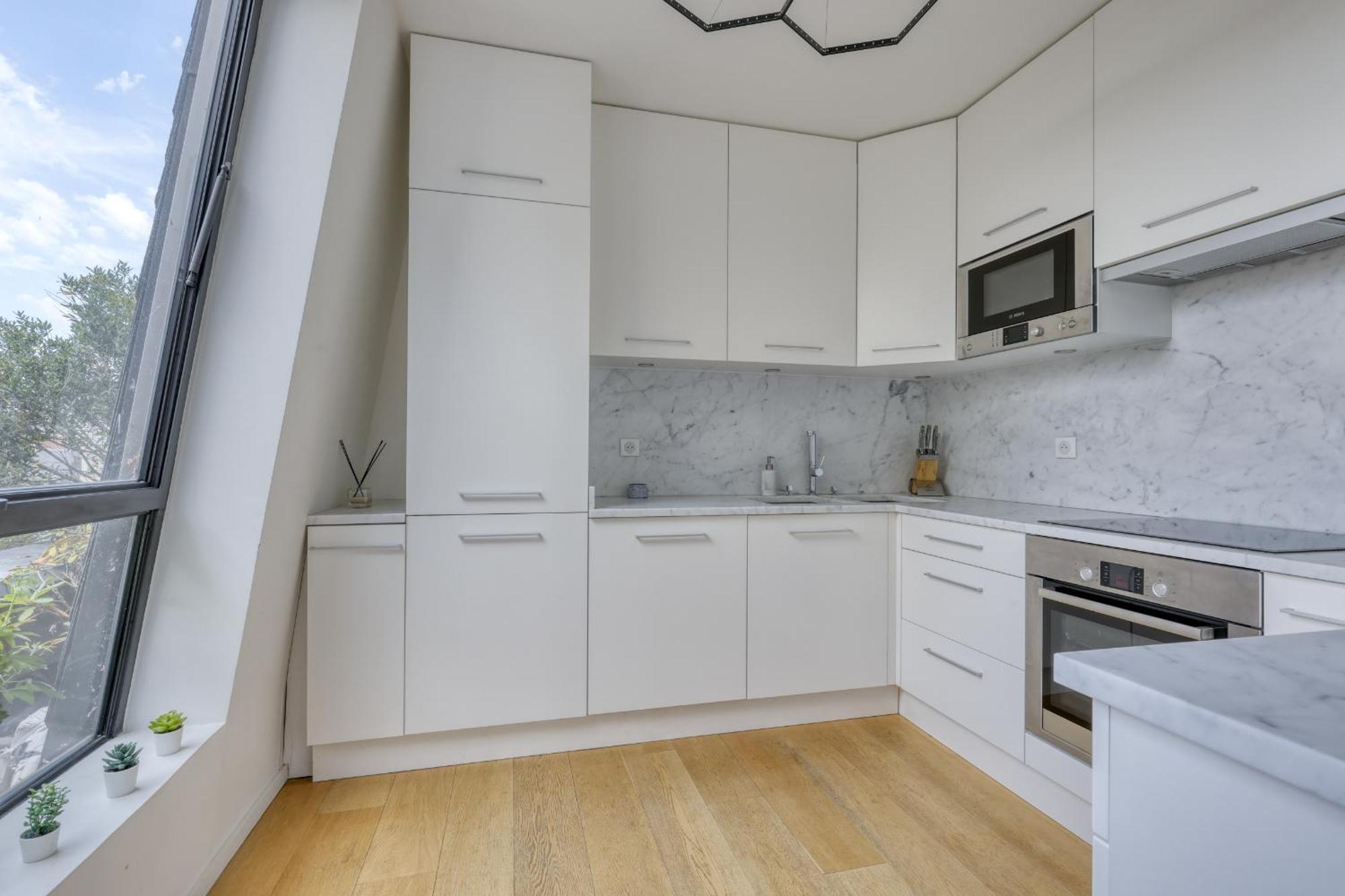 Luxury Penthouse With A/c Terrace & View-le Marais Parigi