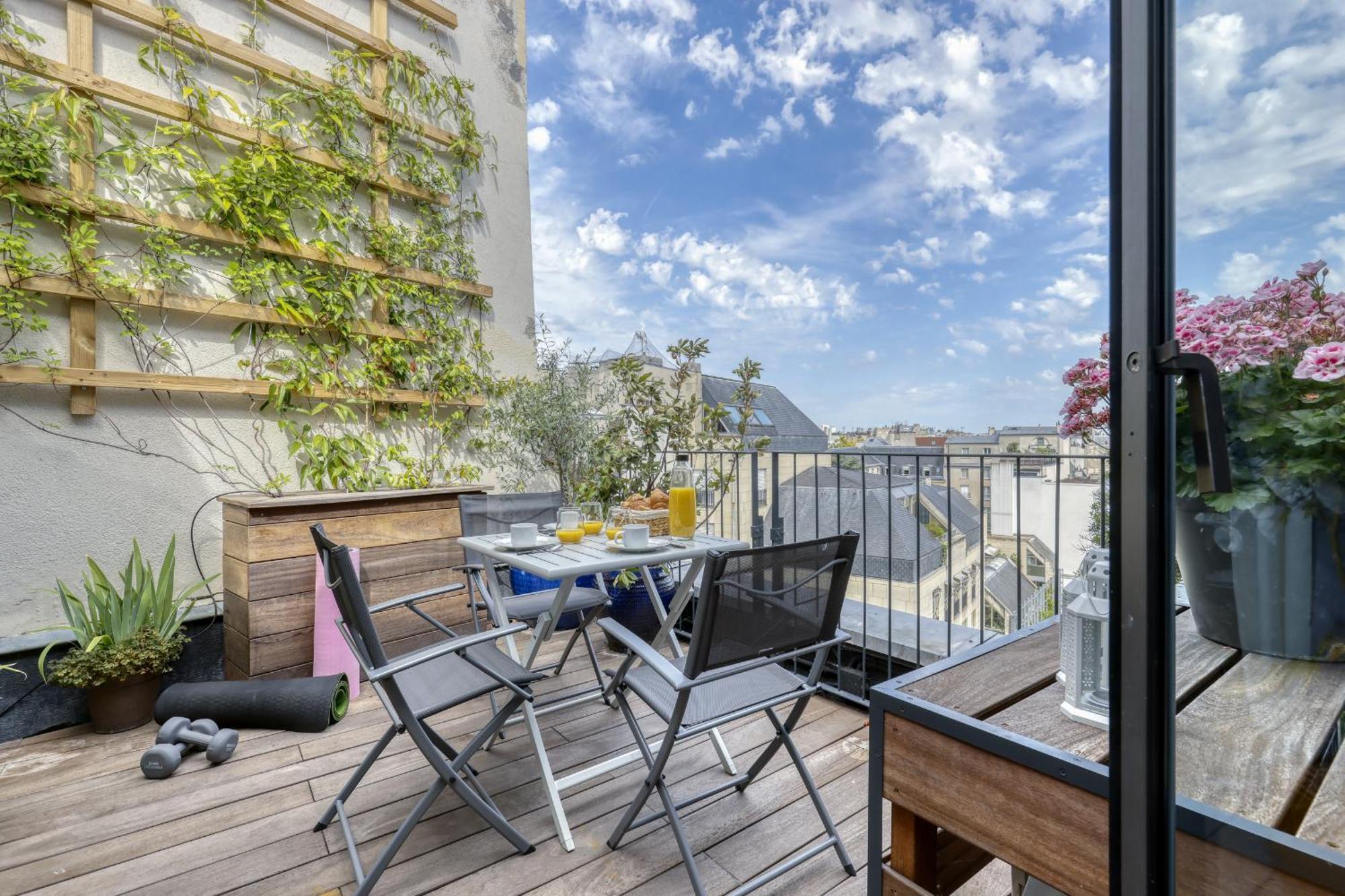 Luxury Penthouse With A/c Terrace & View-le Marais Parigi