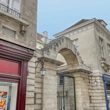 Luxury Penthouse With A/c Terrace & View-le Marais Parigi