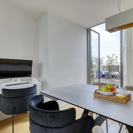 Luxury Penthouse With A/c Terrace & View-le Marais Appartamento